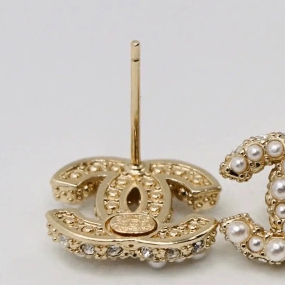 Authentic Luxurious Chanel small Pearl Logo Piercing Stud earrings - Picture 4 of 7